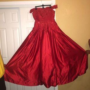 Never been worn. Price negotiable, starts at $140